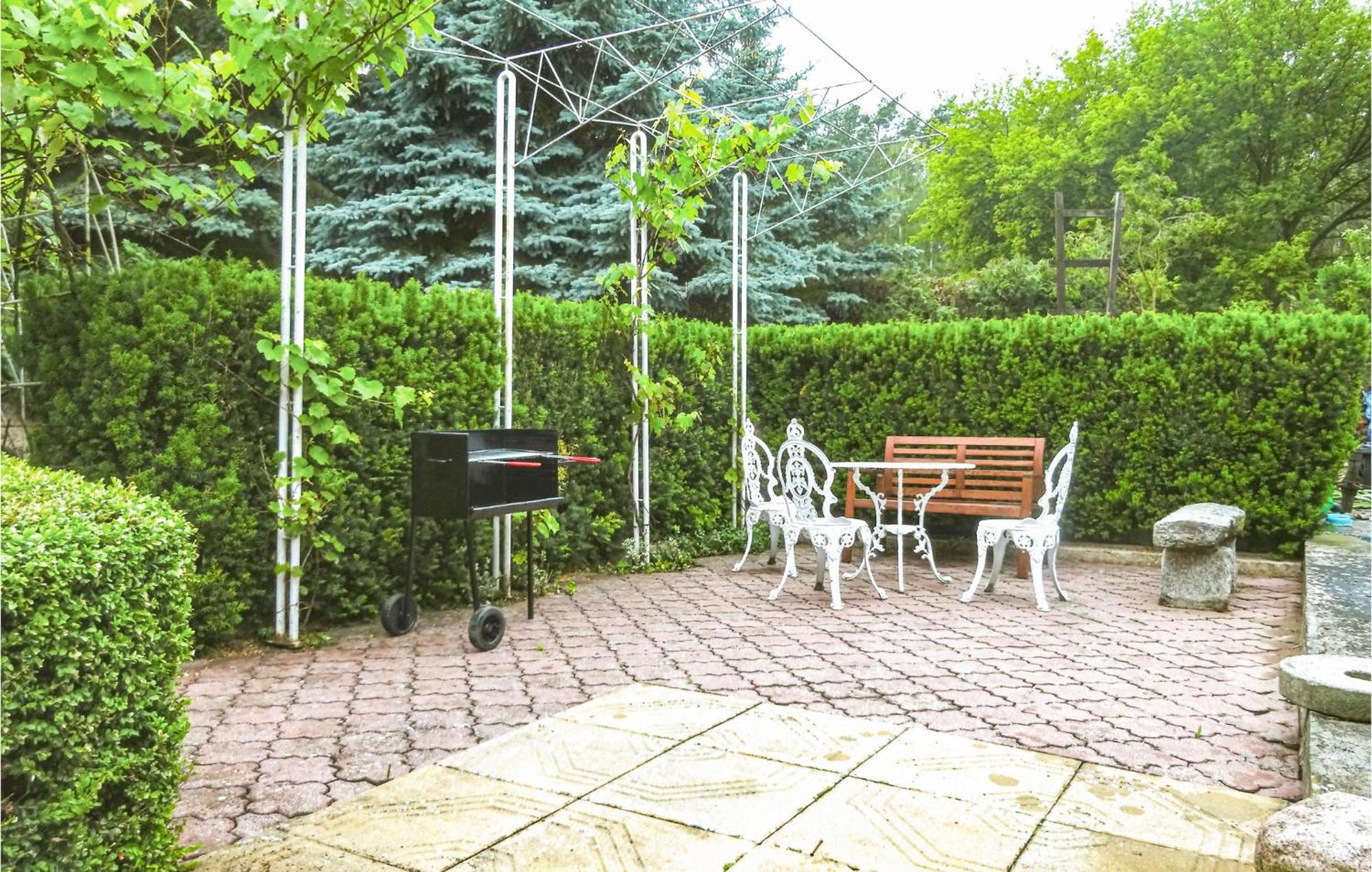 Awesome Home In Pleszew With Wifi Zawidowice Exterior photo